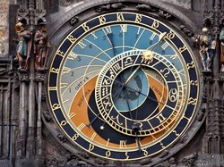 Prague Orloj, Benda Unik Sisa Era Gothic di Praha