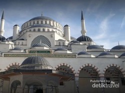 Primadona di Atas Bukit Kota Istanbul, Turki