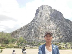 Proses Kreatif Laser Buddha, Bukit yang Dipahat dan Dilapisi Emas