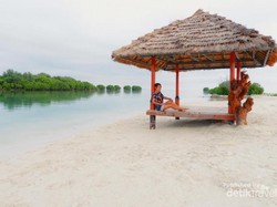 Pulau Cantik Buat Kemping Asyik di Jakarta