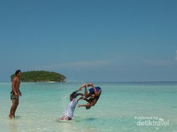 Raja Ampat & Pemandu Seru yang Selalu Bikin Rindu