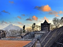 Ratu Boko, yang Eksotis Selain Candi Prambanan