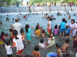 Rebo Bontong, Tradisi Mandi Bareng Suku Sasak di Lombok