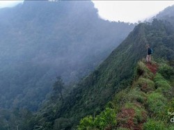 Reda Pandemi Corona, Kita Daki Gunung Kerenceng