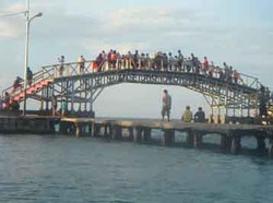 Rela Naik Ojek 3 Jam ke Pulau Tidung