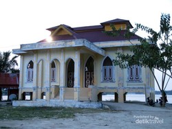 Replika Rumah Balai di Tepi Sungai Asahan, Nasibmu Kini...