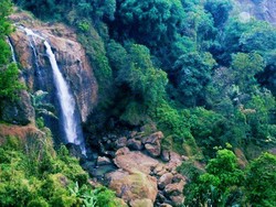 Ribuan Kesegaran di Curug Sewu