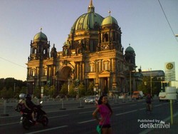 Ruang Bawah Tanah Katedral Ini Dipenuhi Peti Mati