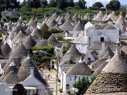 Rumah Kurcaci Nan Unik di Italia