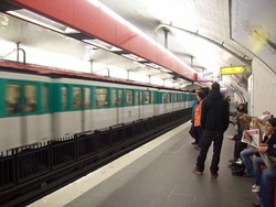 Ruwetnya Kereta Metro Paris