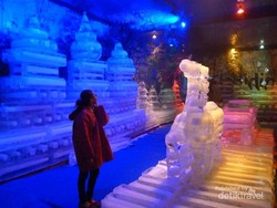 Saat Bekasi Diguyur Salju Seperti di Eropa