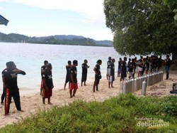 Saat Para Penjaga Terumbu Karang Raja Ampat Berlatih