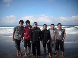 Sambut Puasa, Jalan-jalan Dulu di Pantai Jalasutra Blitar