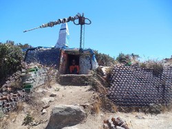Sampah Pendaki Jadi Rumah Botol di Gunung Lawu