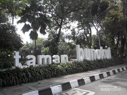 Santai Dulu di Taman Bungkul Surabaya