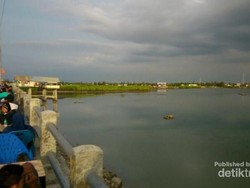 Santai Sore di Jembatan Lamteh, Aceh Besar