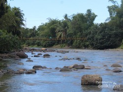 Santai Sore di Krueng Meureudu, Aceh