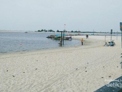 Santai Sore di Pantai Ancol