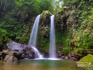 Segarnya Curug Grenjengan Kembar di Magelang