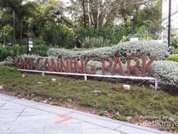 Sejuknya Taman Kota di Singapura, Ada Eskalatornya Juga