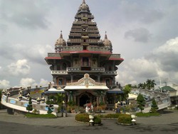 Sekilas Mirip Kuil Hindu, Ternyata Bangunan Ini Sebuah Gereja