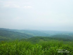 Selandia Baru? Bukan, Ini Gunung Batu di Jonggol