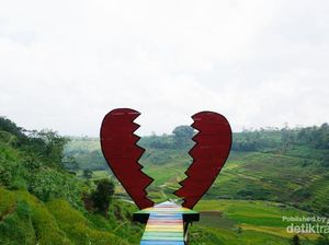 Sembuhkan Patah Hati di Kaki Gunung Lawu