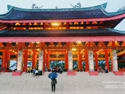 Senja nan Syahdu dan Kemegahan Sam Poo Kong