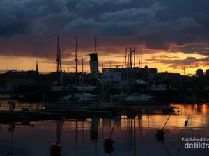 Senja Tenggelam dengan Indah di Stockholm