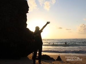 Senja yang Syahdu di Pantai Padang Padang Bali