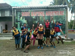 Sensasi Body Rafting di Grand Canyon Pangandaran
