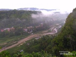Sensasi Lari Menembus Awan di Bukittinggi
