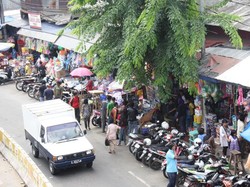 Seru! Belanja Mainan Murah Bareng si Kecil di Pasar Gembrong