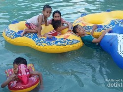 Seru! Bisa Main Air dan Salju di Waterpark Semarang Ini