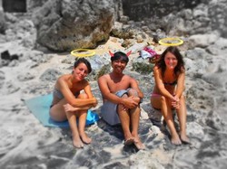 Seru-seruan di Bali, Foto Bareng Turis Berbikini