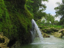 Seru! Terjun Bebas dari Ketinggian 7 Meter Sampai Cavetubing di Gua Pindul
