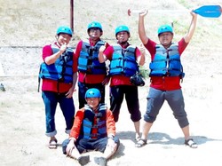 Serunya Arung Jeram di Situ Cileunca