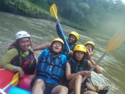 Serunya Arung Jeram di Sungai Elo & Misteri Tapak Buddha