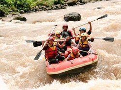 Serunya Basah-basahan Saat Arungi Jeram Sungai Serayu