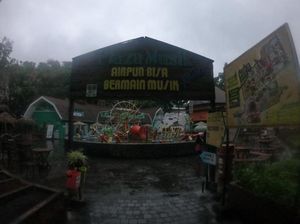 Serunya Bermusik Sambil Main Air di Kota Batu