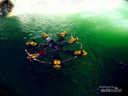Serunya Body Rafting di Derasnya Arus Green Canyon