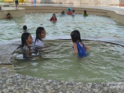Serunya Main Air di Owabong Waterpark, Purbalingga