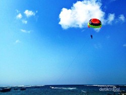 Serunya Main Paralayar di Tanjung Benoa