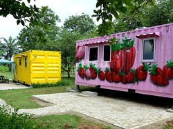 Serunya Menginap Dalam Container di Taman Wisata Mekarsari