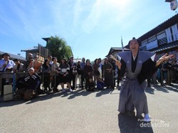 Serunya Pertunjukan Jalanan Pada Zaman Jepang Kuno