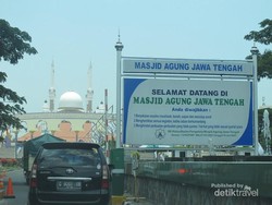 Sholat Sekaligus Wisata Religi di Masjid Agung Jawa Tengah