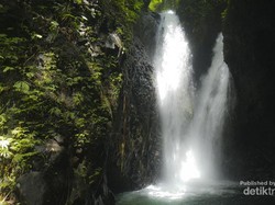 Si Kembar Cantik dari Desa Gitgit, Bali