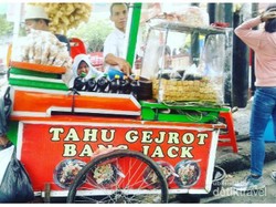 Siang-siang di Jakarta, Enaknya Wisata Kuliner Tahu Gejrot Kebayoran Lama