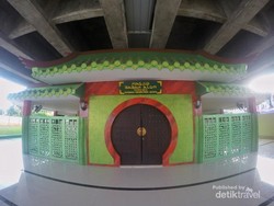Siapa Sangka, Ada Masjid Unik di Bawah Jalan Tol Jakarta Utara