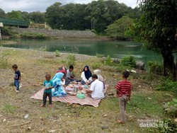 Singgah di Desa Bermata Biru Aceh